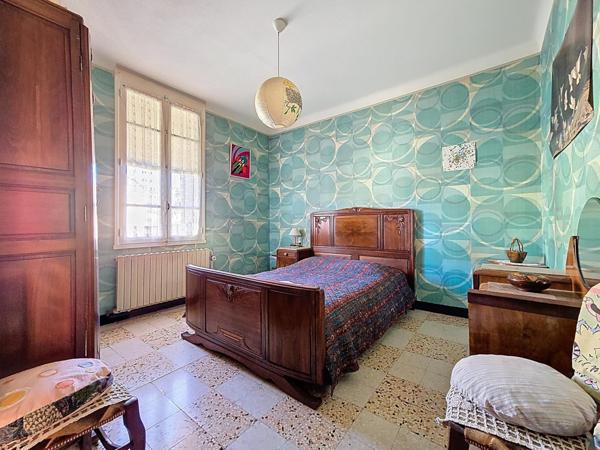 Maison de maître avec immense garage et fort potentiel – Bédarieux centre