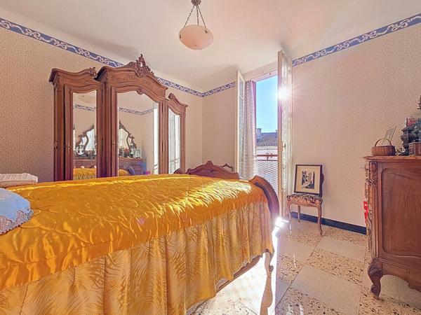 Maison de maître avec immense garage et fort potentiel – Bédarieux centre