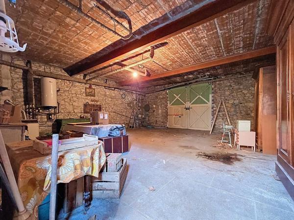 Maison de maître avec immense garage et fort potentiel – Bédarieux centre