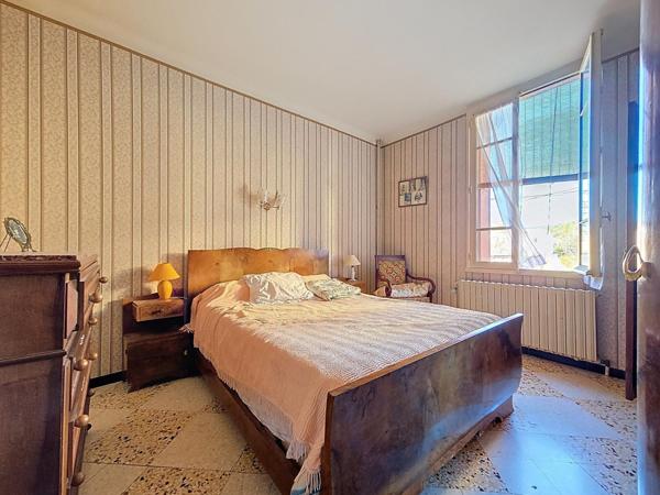 Maison de maître avec immense garage et fort potentiel – Bédarieux centre