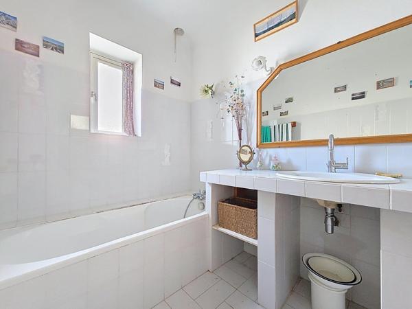 Maison de maître avec immense garage et fort potentiel – Bédarieux centre