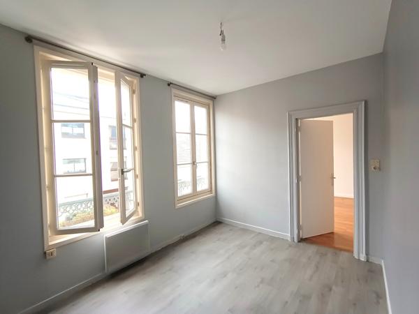 Chartres Gabriel Péri, appartement de charme, 2 chambres et terrasse dans petite copropriété à faibles charges