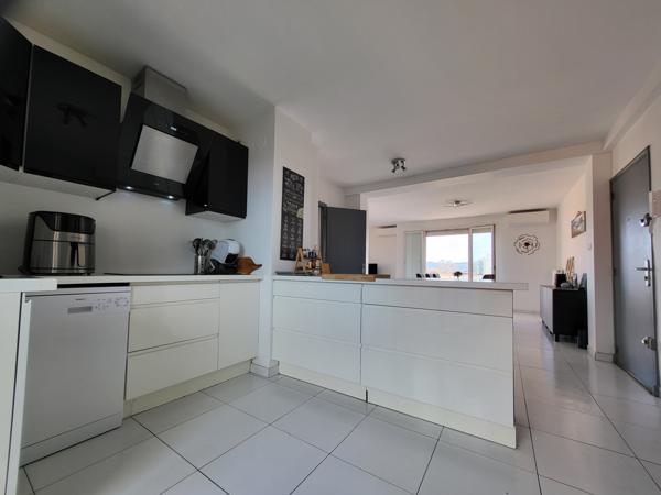 Marignane (13700) APPARTEMENT CONTEMPORAIN 4 PIECES 73M2 TRAVERSANT AVEC PARKING