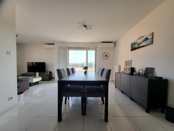 Marignane (13700) APPARTEMENT CONTEMPORAIN 4 PIECES 73M2 TRAVERSANT AVEC PARKING