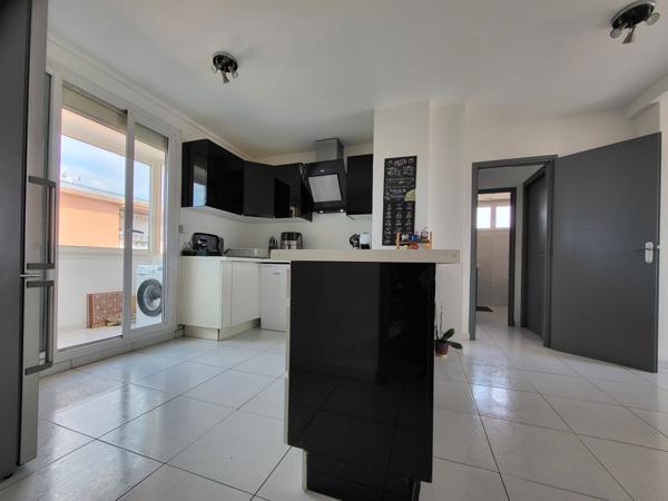 Marignane (13700) APPARTEMENT CONTEMPORAIN 4 PIECES 73M2 TRAVERSANT AVEC PARKING