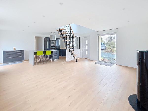 Maison rénovée A VENDRE à ANETZ, calme de la campagne, grand terrain, dépendances