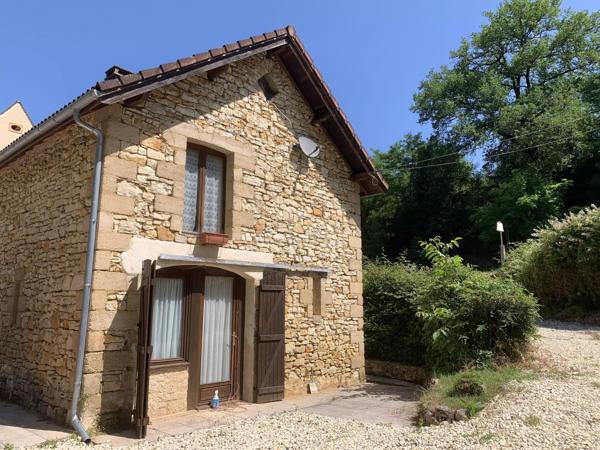 15 mins de Sarlat - 3 chambres et 3 salles de bains en pierre.