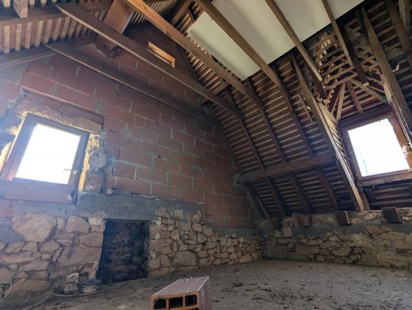 15 mins de Sarlat - 3 chambres et 3 salles de bains en pierre.
