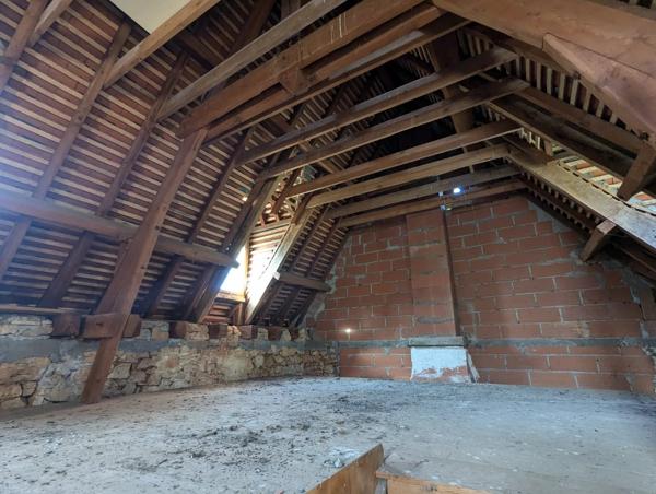 15 mins de Sarlat - 3 chambres et 3 salles de bains en pierre.