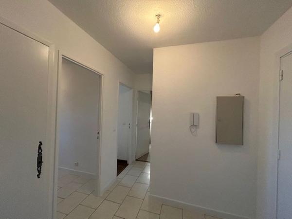 A LOUER SPACIEUX 2 PIECES MOUGINS LE HAUT