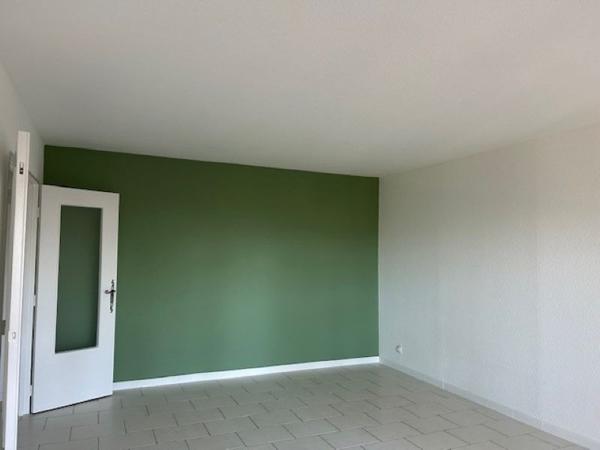 A LOUER SPACIEUX 2 PIECES MOUGINS LE HAUT