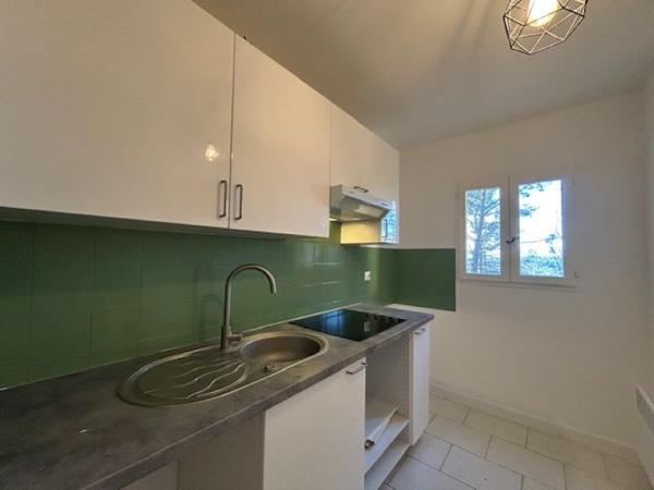 A LOUER SPACIEUX 2 PIECES MOUGINS LE HAUT