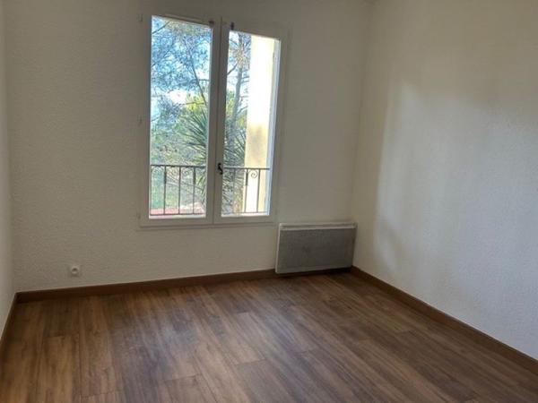 A LOUER SPACIEUX 2 PIECES MOUGINS LE HAUT