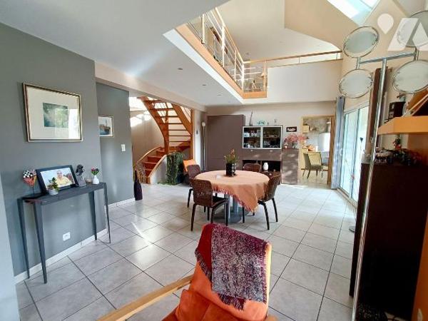 NOUVEAUTE - SEULEMENT CHEZ TRENTE CINQ NOTAIRES - dans un secteur calme et très recherché à 10 ...