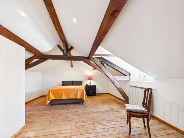 Fabuleuse maison en pierre avec piscine et joli jardin