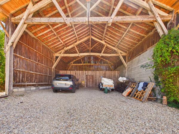 Fabuleuse maison en pierre avec piscine et joli jardin