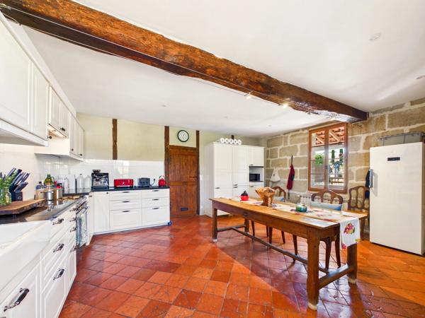 Fabuleuse maison en pierre avec piscine et joli jardin