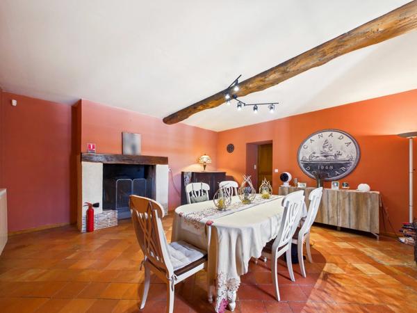 Fabuleuse maison en pierre avec piscine et joli jardin