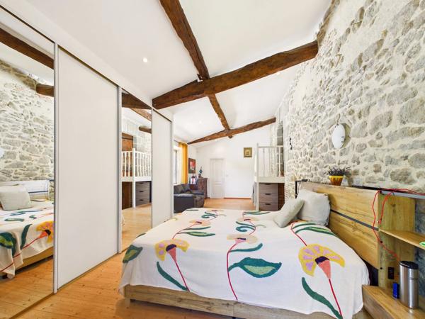 Fabuleuse maison en pierre avec piscine et joli jardin