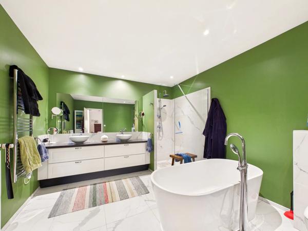Fabuleuse maison en pierre avec piscine et joli jardin