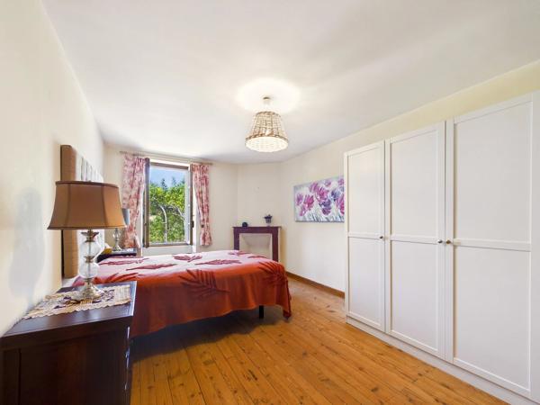 Fabuleuse maison en pierre avec piscine et joli jardin