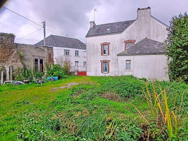 Immeuble centre-ville Scaer 4 logements 145 m2