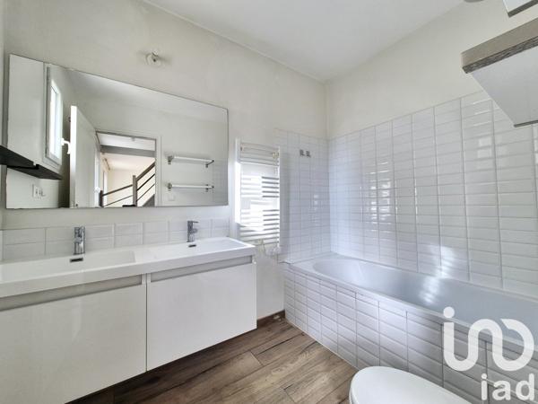 Maison traditionnelle 3 pièces de 68 m² à Mériel (95630)