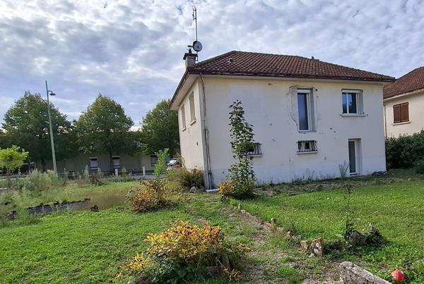 Maison Centre Village Saint Etienne Du Bois 5 pièce(s) 115 m2