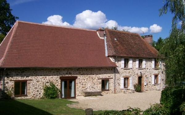 Maison à vendre    6 pièces • 220 m2 Saint-Priest-Ligoure