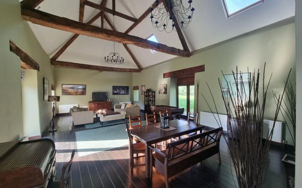 Maison à vendre    6 pièces • 220 m2 Saint-Priest-Ligoure