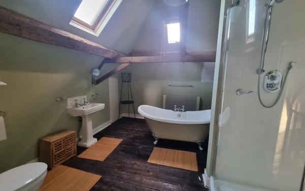 Maison à vendre    6 pièces • 220 m2 Saint-Priest-Ligoure