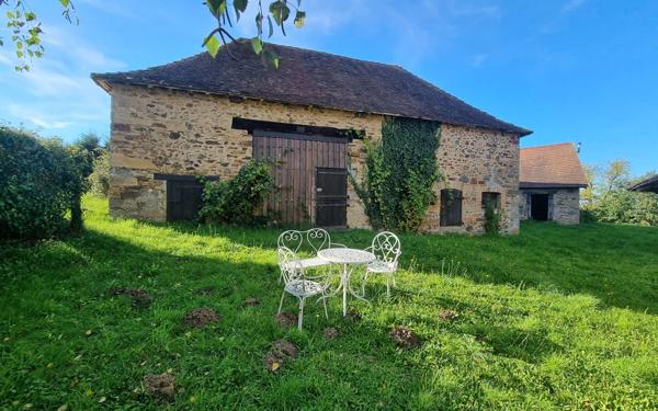 Maison à vendre    6 pièces • 220 m2 Saint-Priest-Ligoure