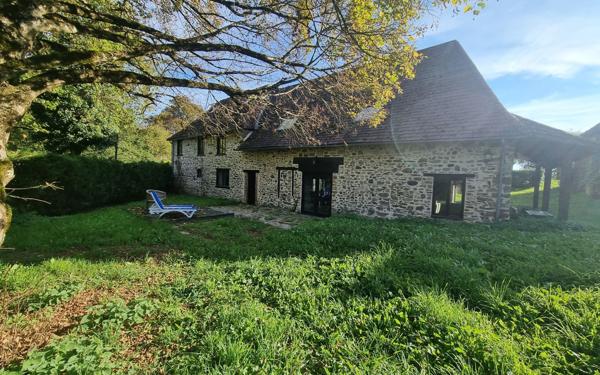 Maison à vendre    6 pièces • 220 m2 Saint-Priest-Ligoure