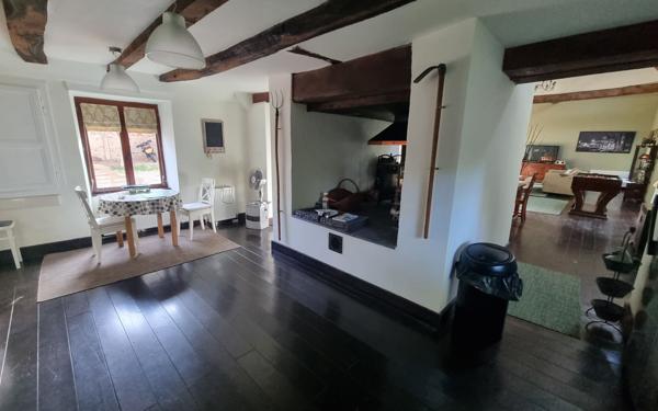 Maison à vendre    6 pièces • 220 m2 Saint-Priest-Ligoure