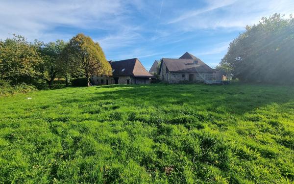 Maison à vendre    6 pièces • 220 m2 Saint-Priest-Ligoure