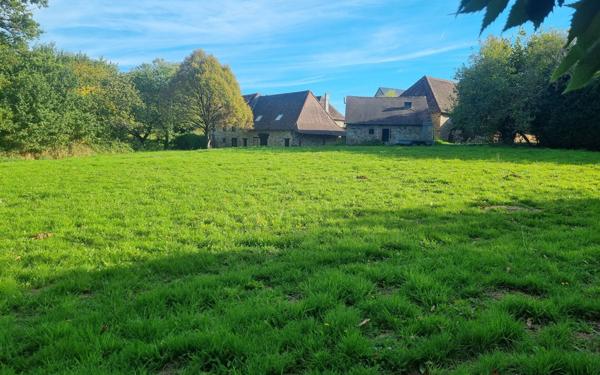 Maison à vendre    6 pièces • 220 m2 Saint-Priest-Ligoure