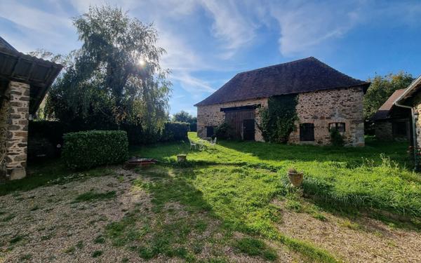 Maison à vendre    6 pièces • 220 m2 Saint-Priest-Ligoure