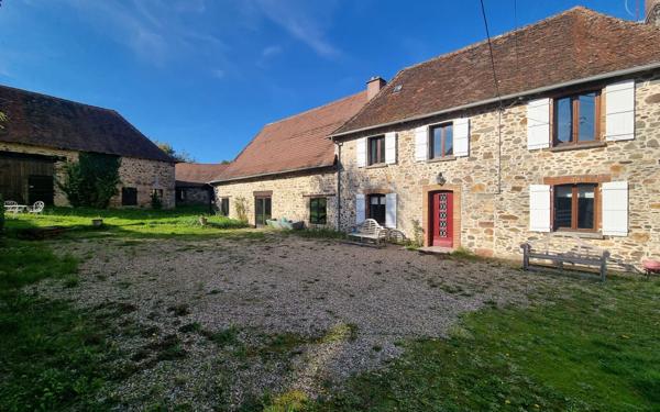 Maison à vendre    6 pièces • 220 m2 Saint-Priest-Ligoure