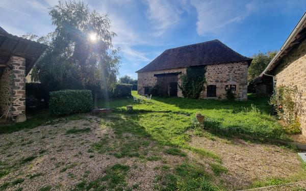 Maison à vendre    6 pièces • 220 m2 Saint-Priest-Ligoure