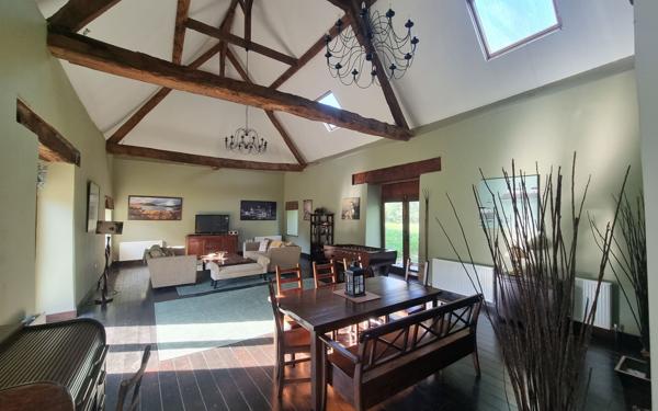 Maison à vendre    6 pièces • 220 m2 Saint-Priest-Ligoure