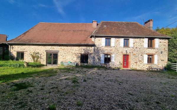 Maison à vendre    6 pièces • 220 m2 Saint-Priest-Ligoure