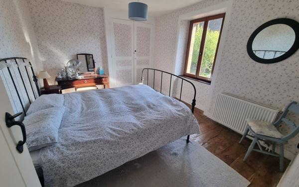 Maison à vendre    6 pièces • 220 m2 Saint-Priest-Ligoure