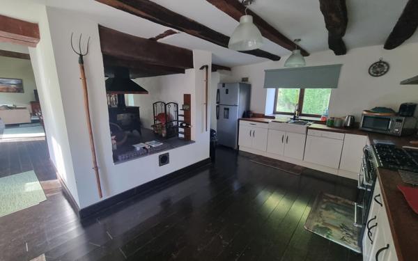 Maison à vendre    6 pièces • 220 m2 Saint-Priest-Ligoure