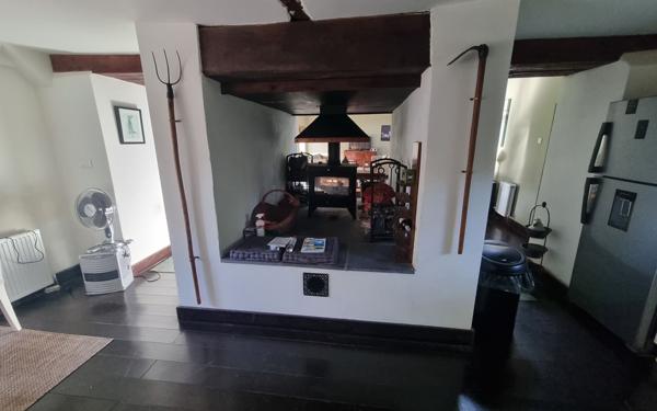 Maison à vendre    6 pièces • 220 m2 Saint-Priest-Ligoure