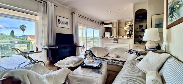 Haut de villa au calme à Juan les Pins