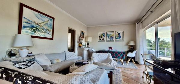 Haut de villa au calme à Juan les Pins