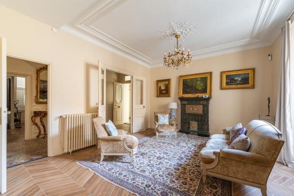 Maison
         15 pièces
        - 421 m² Exclusivité 749 000 € *