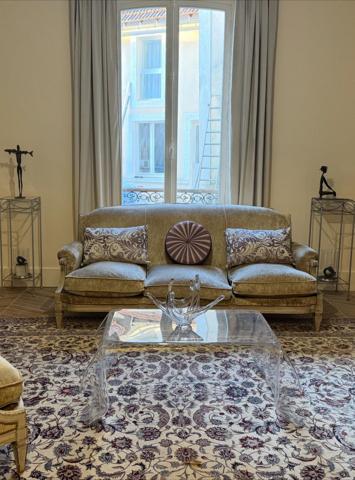 Maison
         15 pièces
        - 421 m² Exclusivité 749 000 € *