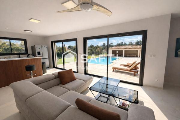 Villa contemporaine T5 neuve de plain-pied, piscine et pool-house, terrain plat de 2 117 m²