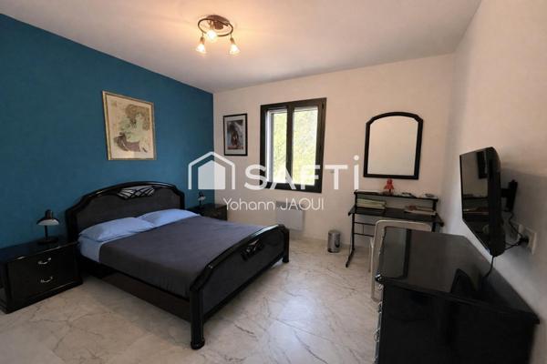 Villa contemporaine T5 neuve de plain-pied, piscine et pool-house, terrain plat de 2 117 m²